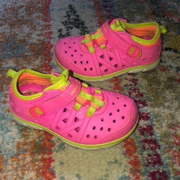 Stride Rite Other - Stride right made 2 play phibian shoes